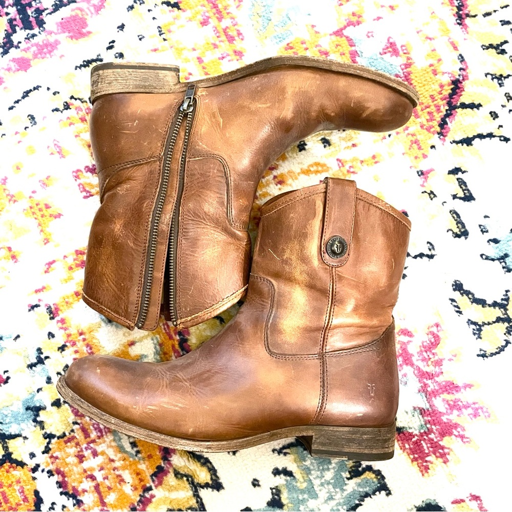 Frye Melissa 2 button short zippered boots in Cognac-size 10